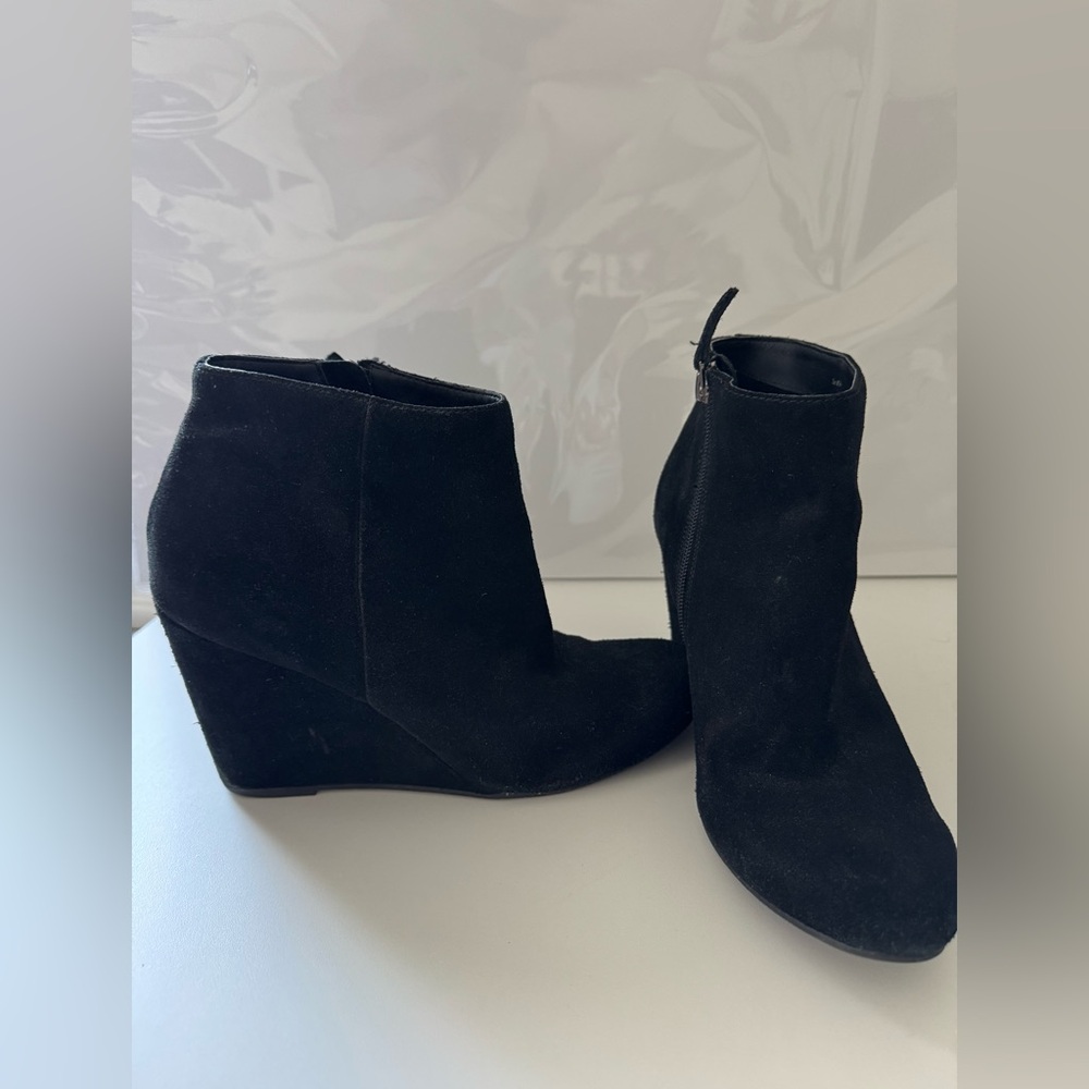 Women’s Dolce Vita Black Suede Ankle Bootie Wedges Size 8.5
